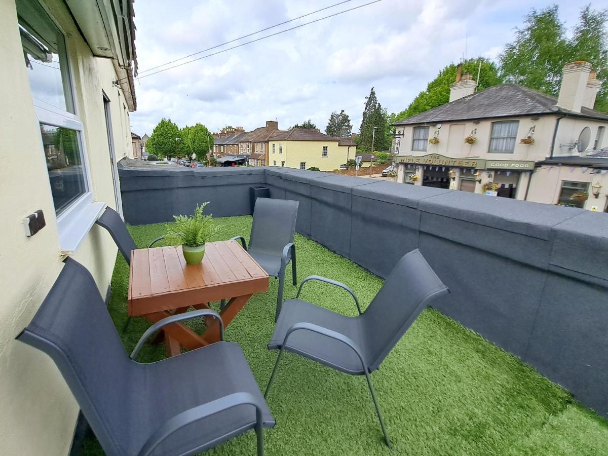 Bright 3 Bed Apartment With Terrace, Free Parking On Premises Watford  Exterior foto