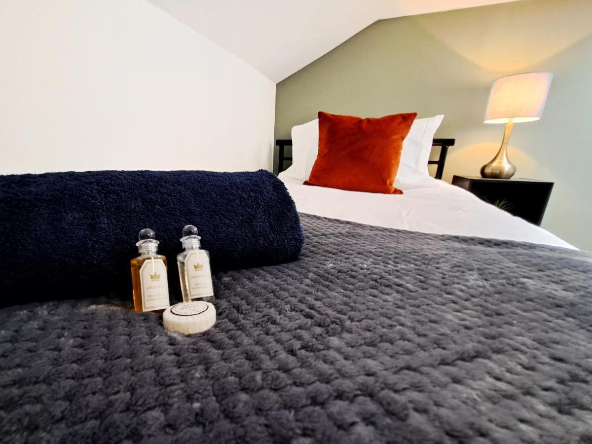 Bright 3 Bed Apartment With Terrace, Free Parking On Premises Watford  Exterior foto