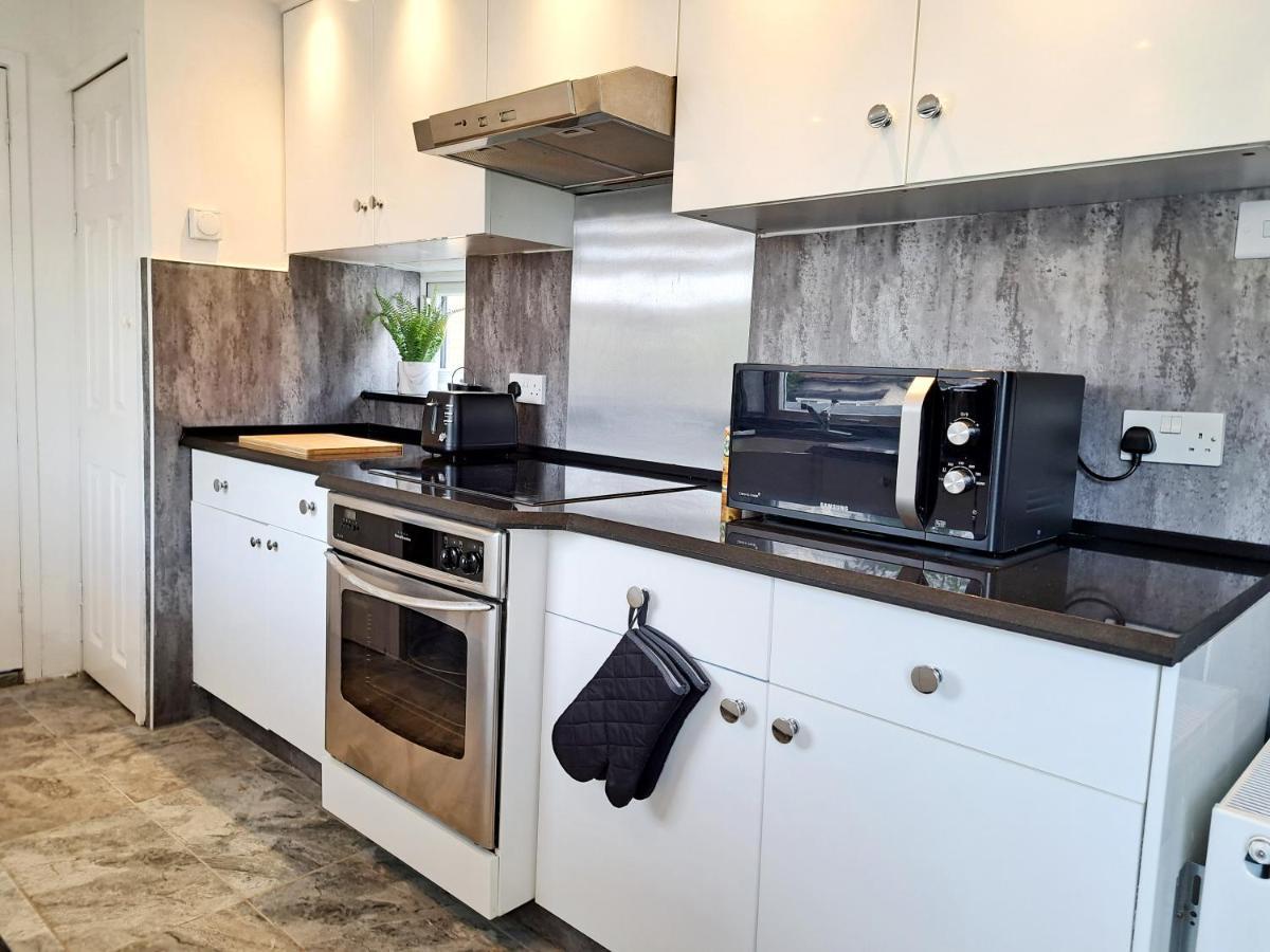 Bright 3 Bed Apartment With Terrace, Free Parking On Premises Watford  Exterior foto